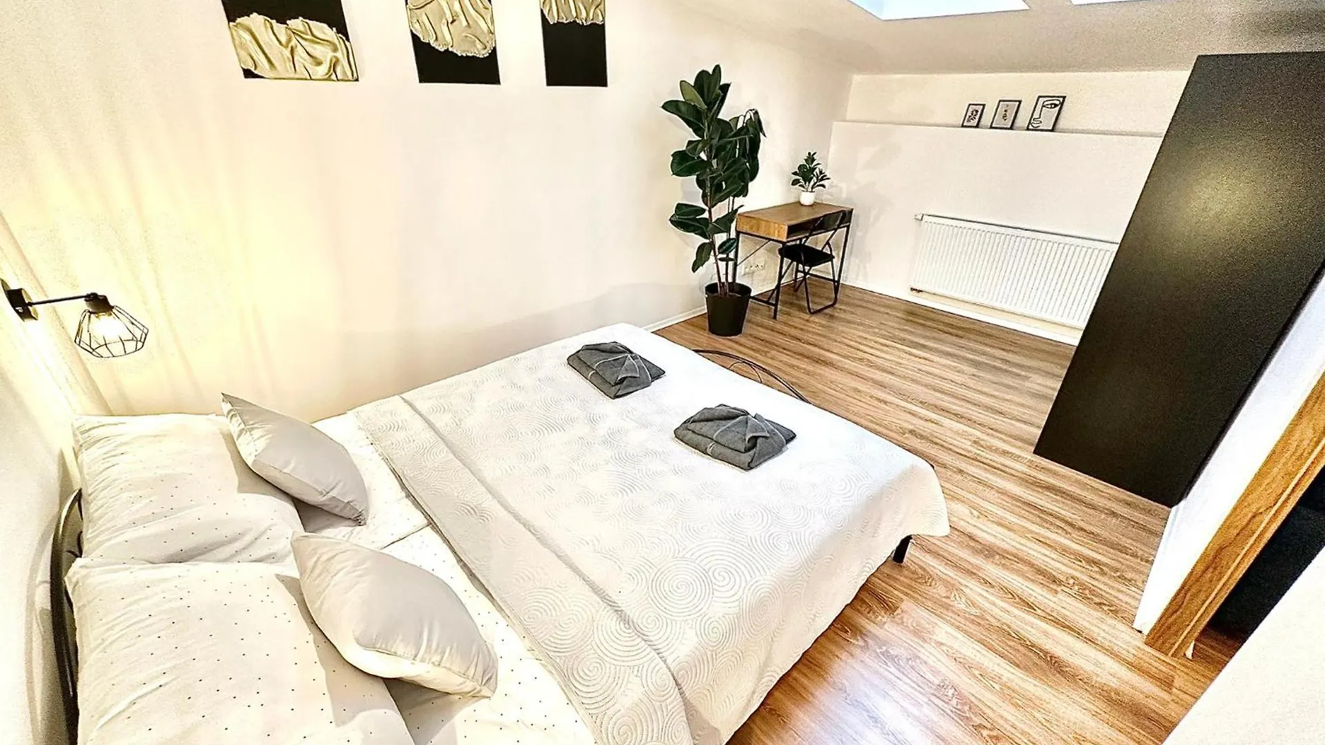 Cozy Old-Town Apartments At Kazimierz +Ac, Kitchen And Netflix Cracovia 0*,  Polonia