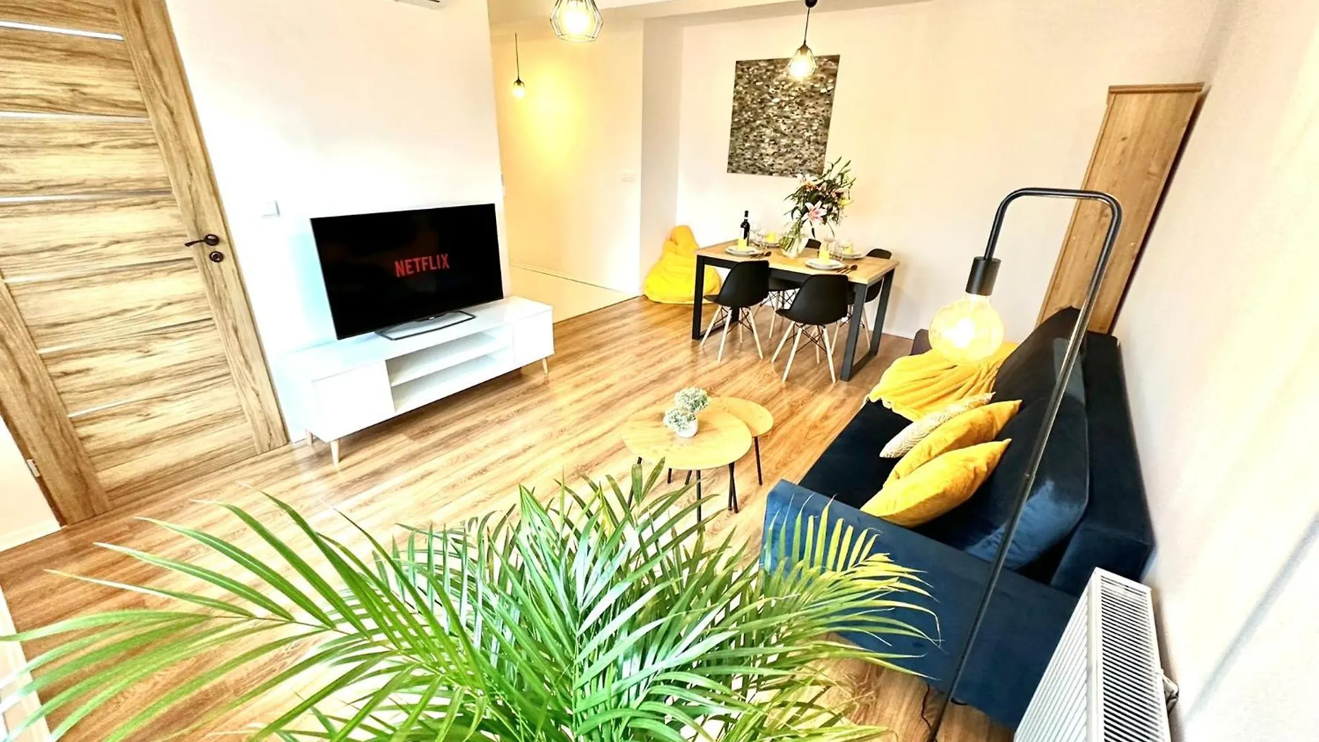 Cozy Old-Town Apartments At Kazimierz +Ac, Kitchen And Netflix Cracovia 0*,  Polonia