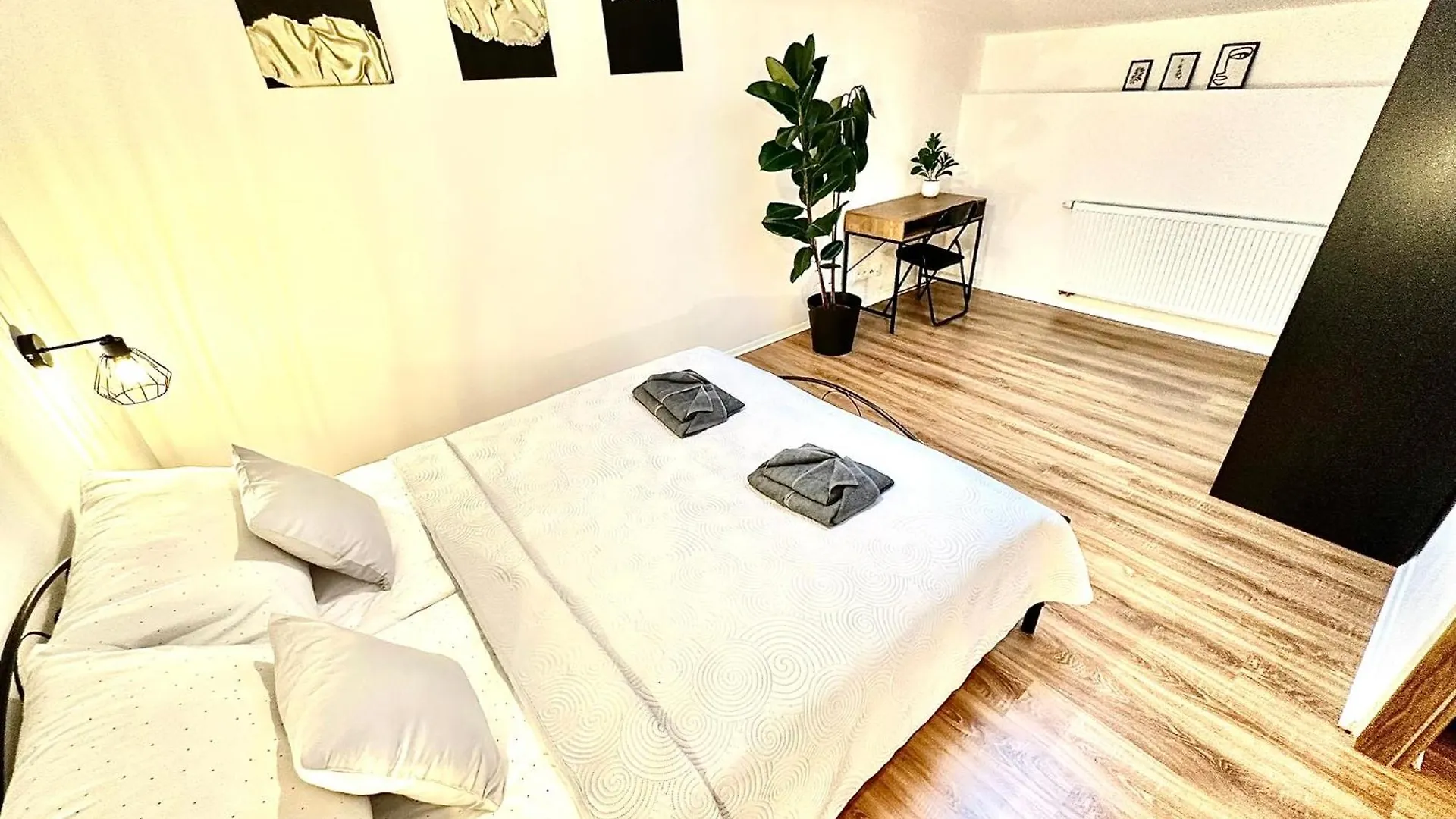 Cozy Old-Town Apartments At Kazimierz +Ac, Kitchen And Netflix의 연락처